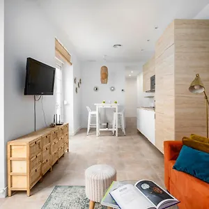  Apartment Berta Place, Centro Historico By Alohamalaga